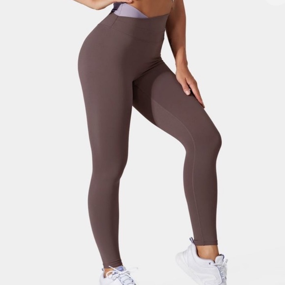 Halara In My Feels Cloudful Crossover Color Block Leggings - Picture 2 of 8